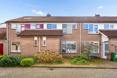Tussenwoning te koop: Jachthoeve 52, Hoeven Houten