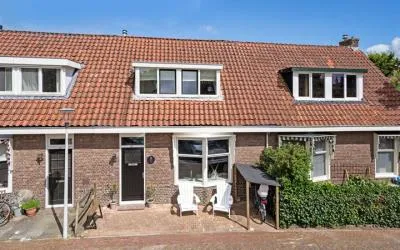 Tussenwoning te koop: Jacob Backerstraat 31, De Spiker en het industrieterrein Hermes Harlingen