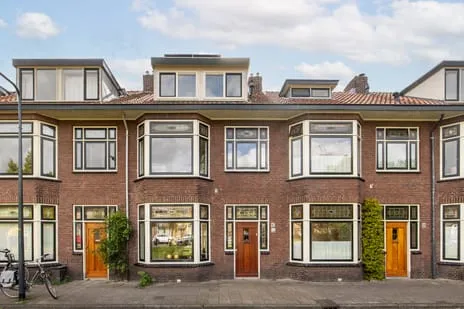 Tussenwoning te koop: Jacob Catslaan 42, Lage Mors Leiden