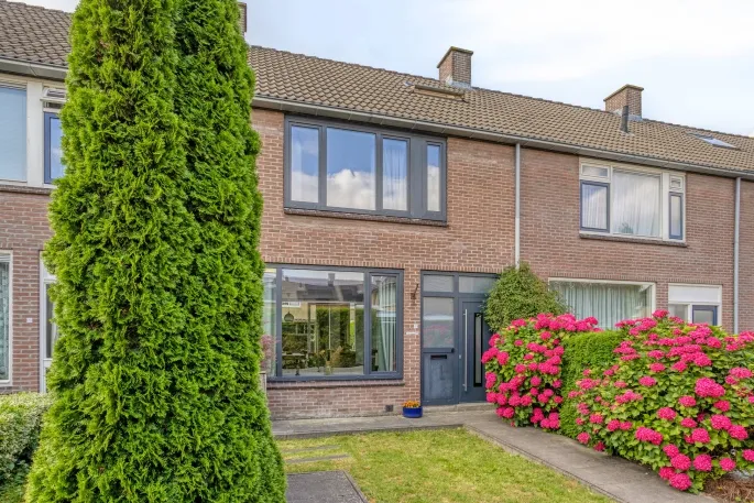 Terraced house for sale: Jacob Roggeveenstraat 7, Oud-Beijerland Zeeheldenwijk Oud-Beijerland