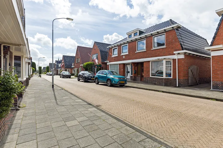 Twee-onder-één-kap te koop: Jacob van Heemskerkstraat 14, Over de Gracht Delfzijl