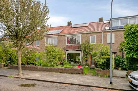 Tussenwoning te koop: Jacob van Maerlantlaan 21, Staatsliedenkwartier Hilversum