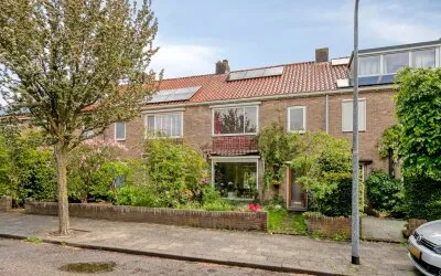 Tussenwoning te koop: Jacob van Maerlantlaan 21, Staatsliedenkwartier Hilversum