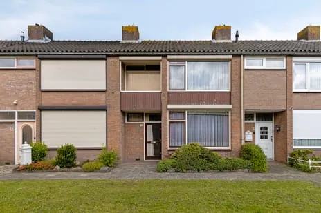 Tussenwoning te koop: Jacob van Ruijsdaelstraat 16, Ettingen Roosendaal
