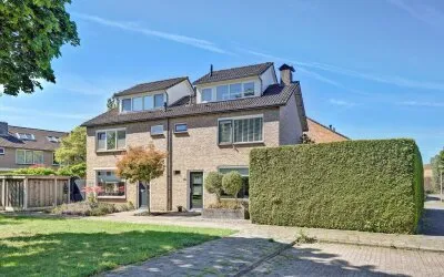 Twee-onder-één-kap te koop: Jacob van Ruysdaelstraat 23, Zienesch Haaksbergen