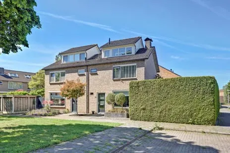 Twee-onder-één-kap te koop: Jacob van Ruysdaelstraat 23, Zienesch Haaksbergen