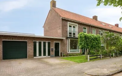 Tussenwoning te koop: Jacob Catslaan 11, Schrijversbuurt Deventer