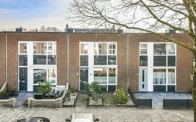 Tussenwoning te koop: Jacob Catslaan 63, Schrijversbuurt Oosterhout