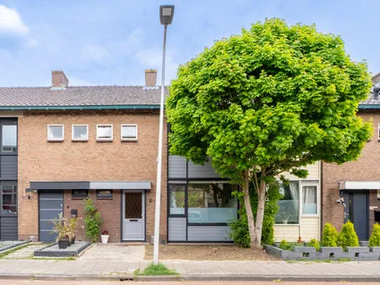 Tussenwoning te koop: Jacob Catsstraat 6, Schiekamp-Zuid Spijkenisse