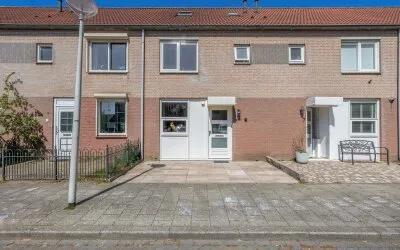 Tussenwoning te koop: Jacob Jordaensstraat 5, Nieuw Borgvliet Bergen Op Zoom