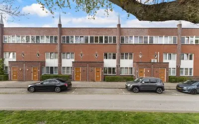 Terraced house for sale: Jacob Marisstraat 73, Jacob Marisstraat en omgeving Dordrecht