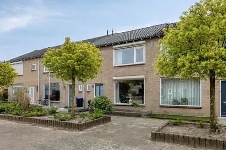 Tussenwoning te koop: Jacob Obrechtpark 23, Zanddonk Waalwijk
