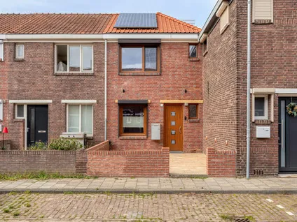Tussenwoning te koop: Jacob Roggeveenstraat 5, Zeeheldenbuurt Tilburg