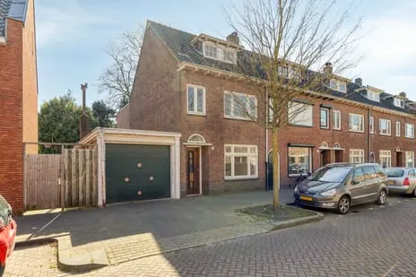 Tussenwoning te koop: Jacob van Oudenhovenstraat 54, Hoefstraat Zuid Tilburg