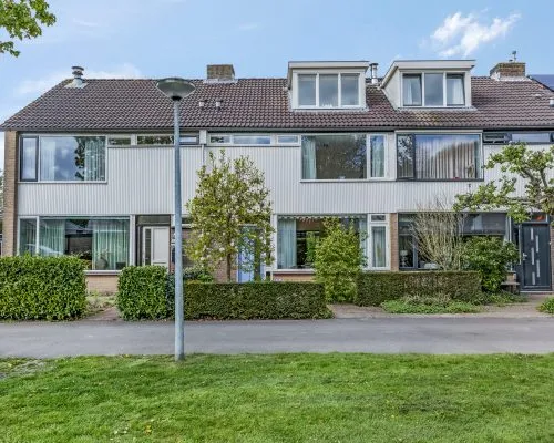 Tussenwoning te koop: Jacob van Ruysdaelstraat 10, De Wheem Voorthuizen