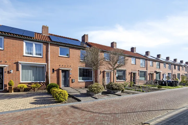 Tussenwoning te koop: Jacob van Ruysdaelstraat 5, Noorderpark Hoogezand