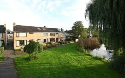 Tussenwoning te koop: Jacob van Ruysdaelstraat 8, Nederhorst Den Berg