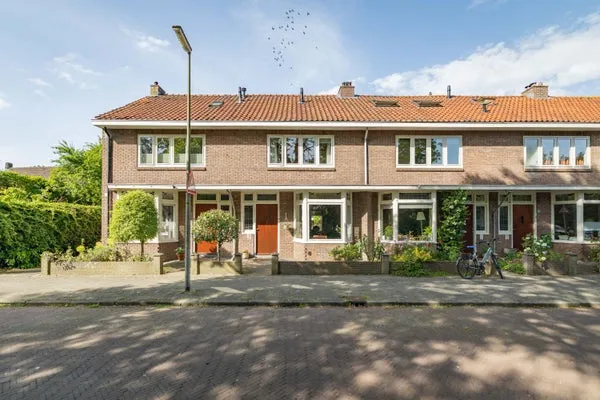 Tussenwoning te koop: Jacobus Reviusstraat 17, Zwolseweg Deventer