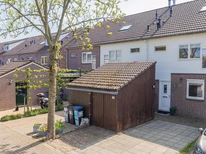 Tussenwoning te huur: Jacqueline Van Der Waalsheem 37, Hemen Hillegom