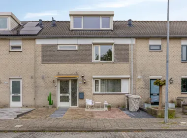 Tussenwoning te koop: Jacques Bloemhof 131, Kersenboogerd-Zuid - Buurt 33 08 Hoorn