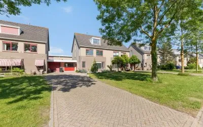 Terraced house for sale: Jacques Brelweg 9, Bedrijventerrein Josephine Bakerstraat Almere