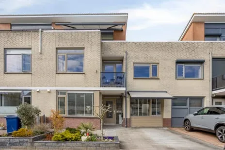 Tussenwoning te koop: Jacques Tatilaan 130, Filmwijk Zuid-noord van Walt Disneyplts. Almere