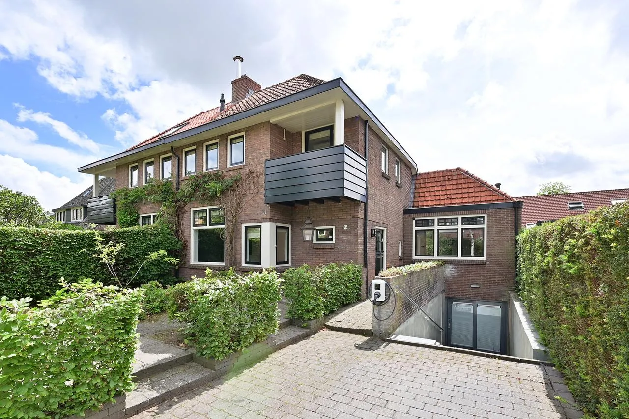 Twee-onder-één-kap te koop: Jagersweg 34, Laren