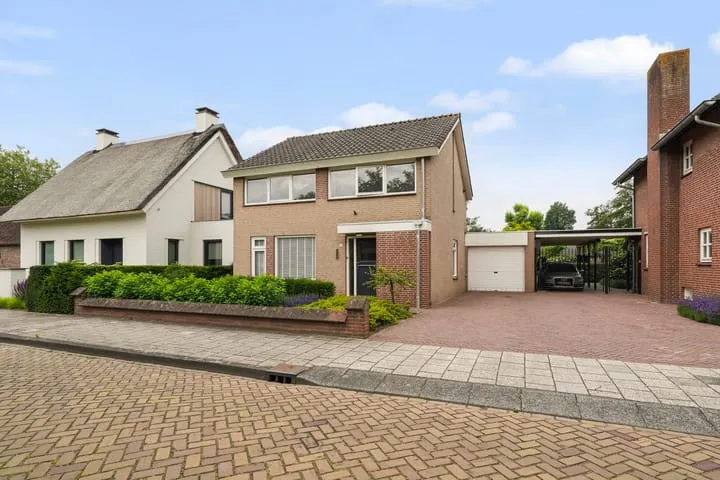 Detached house for sale: Jan de Rooystraat 10, Centrum Waalwijk
