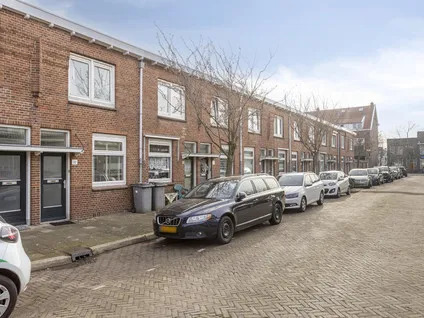 Tussenwoning te koop: Jan de Wittstraat 22, Olofsbuurt Delft