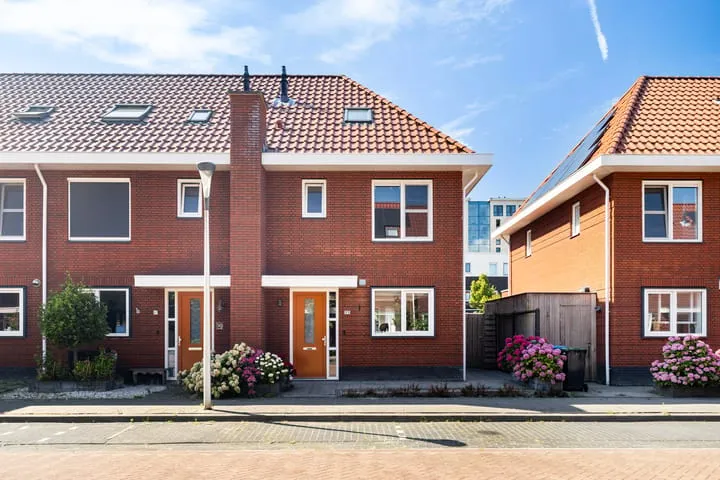 Hoekwoning te koop: Jan Luykenstraat 29, Vossepark Leeuwarden