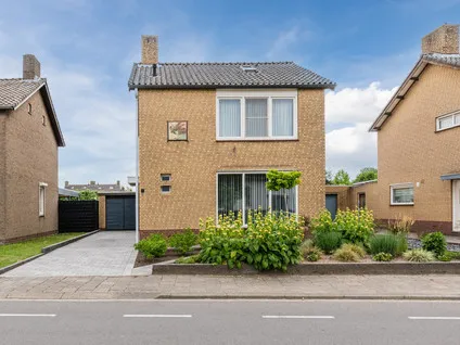 Vrijstaande woning te koop: Jan Petersstraat 8, Roosteren Roosteren