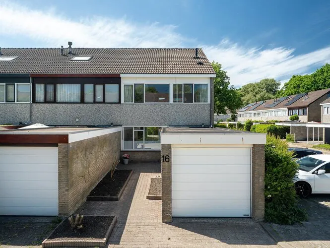 Hoekwoning te koop: Jan Piebengawei 16, Westeinde Leeuwarden