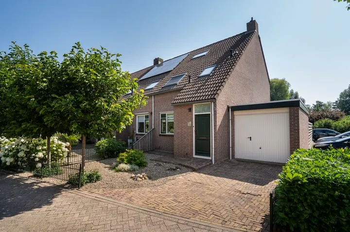 Corner house for sale: Jan Snouckstraat 9, Schelluinen-Dorp Schelluinen