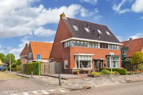 Hoekwoning te koop: Jan Stapertlaan 1, Franeker Stationsbuurt Franeker