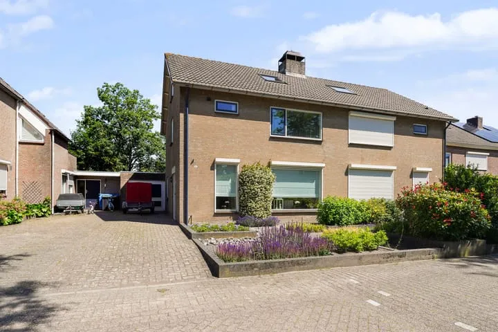 Semi-detached for sale: Jan Steenstraat 62, Meerdijk Waalwijk