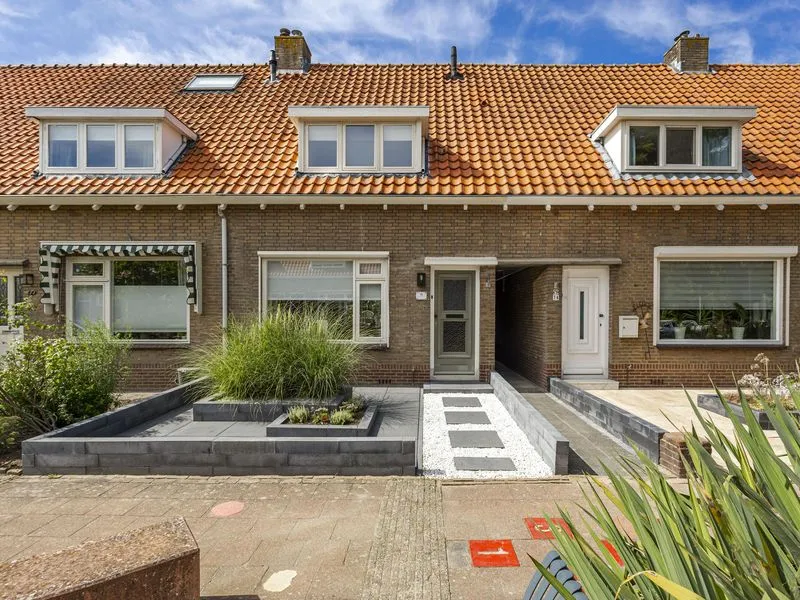 Tussenwoning te koop: Jan Steenstraat 74, Sliedrecht