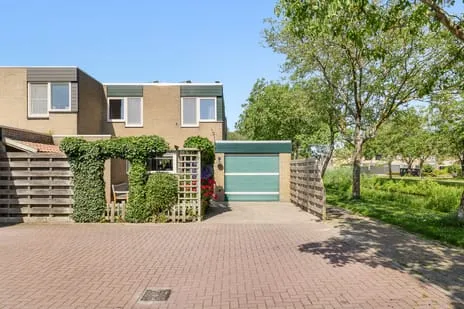 Corner house for sale: Jan Tooropstraat 47, Oud-Beijerland Zuidwijk Oud-Beijerland