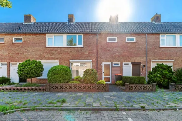 Terraced house for sale: Jan Tooropstraat 8, Herreweg Roosendaal