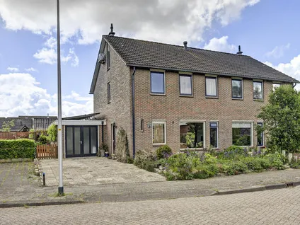 Twee-onder-één-kap te koop: Jan van Dieststraat 6, Vollenhove Vollenhove