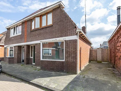 Semi-detached for sale: Jan van Galenstraat 16, Over de Gracht Delfzijl