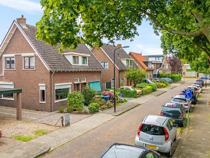 Twee-onder-één-kap te koop: Jan Van Goyenlaan 8, Orden Apeldoorn