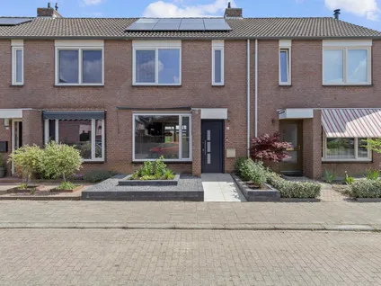 Tussenwoning te koop: Jan Verschurensingel 61, Velden-Oost Velden