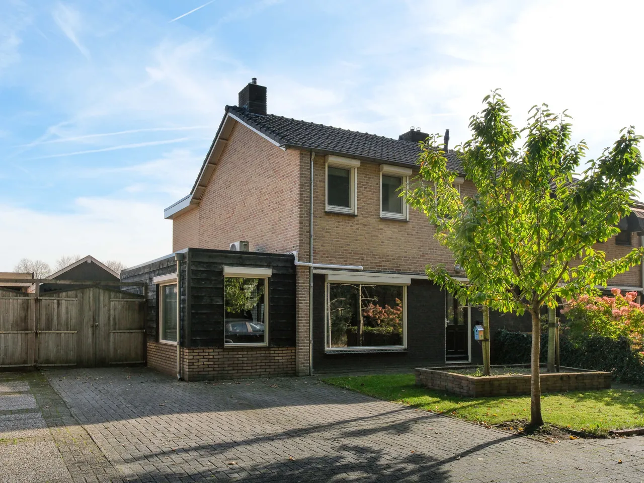 Twee-onder-één-kap te koop: Jan Wiegerslaan 20, Almelo