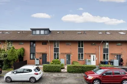 Tussenwoning te koop: Jan Wiegersstraat 56, Tussen de Vaarten Z.- Noordoost Almere