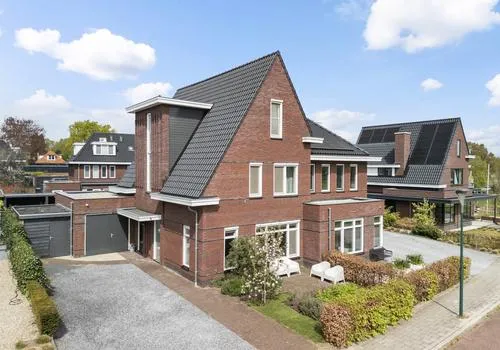 Twee-onder-één-kap te koop: Jan Lievenslaan 6, De Eng Soest
