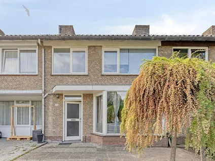 Tussenwoning te koop: Jan Sluijtersstraat 11, Scherpdeel Roosendaal