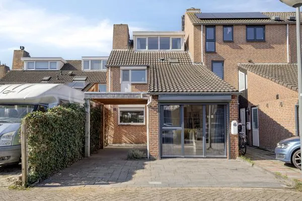 Tussenwoning te koop: Jan van Eijckhof 8, Schildersbuurt Oosterhout