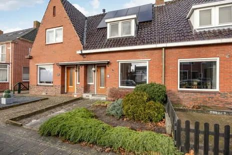 Tussenwoning te koop: Jan van Galenstraat 35, Over de Gracht Delfzijl
