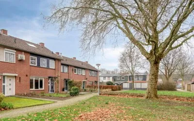 Tussenwoning te koop: Jan van Nassauplein 9, Buren Tielseweg Buren