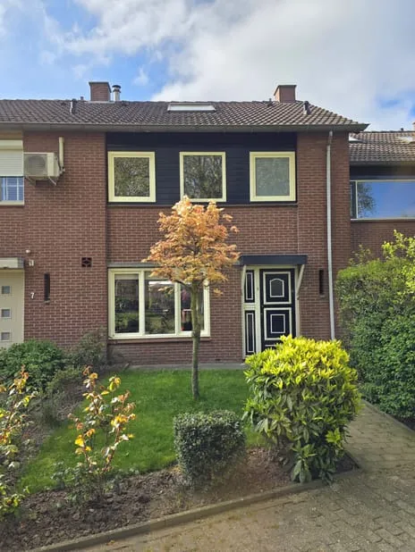 Tussenwoning te koop: Jan van Nassauplein 9, Buren (Ge)
